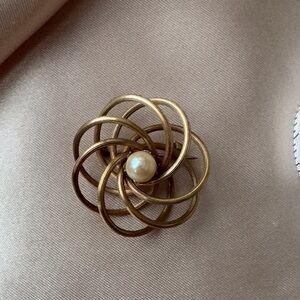 Anson Gold filled and Pearl Brooch ⭐️